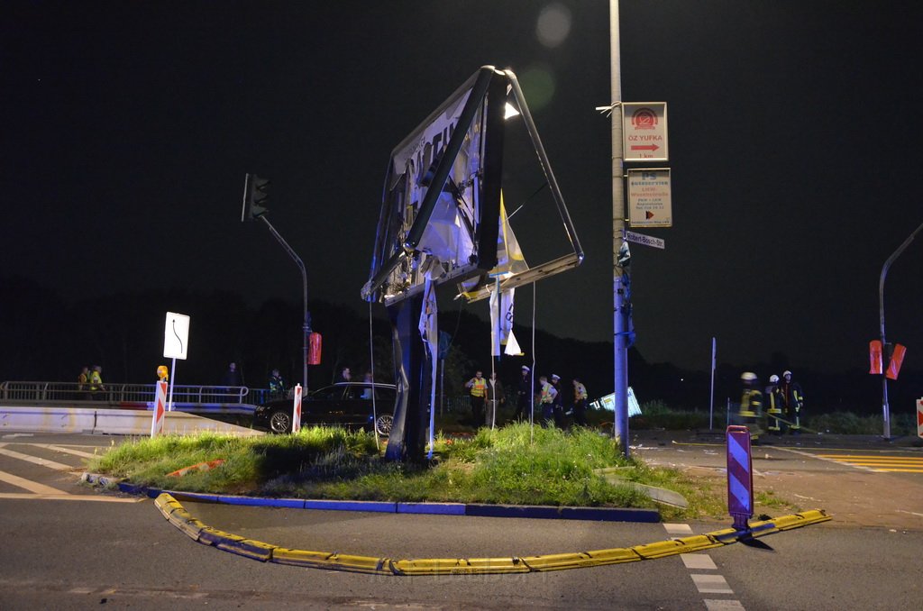 VU LKW umgestuerzt Feldkassel Industriestr Robert Boschstr P063.JPG